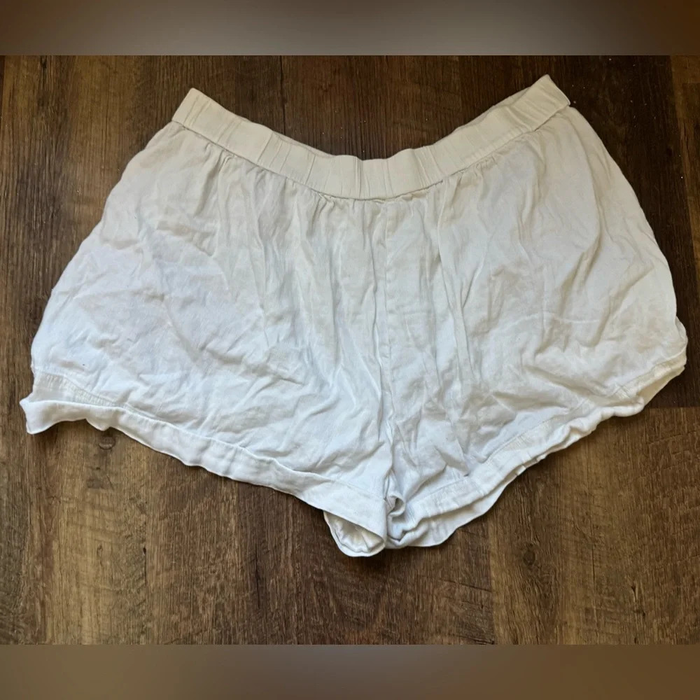 Vince Women's Cream Shorts
